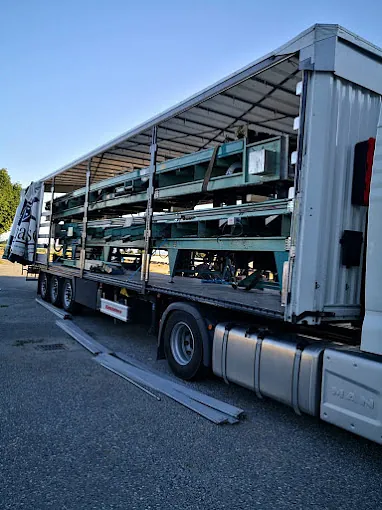 Marhogroup maquina en trailer